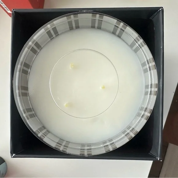 NEST Blood Orange & Basil Scented Candle 21 oz - Picture 2 of 3